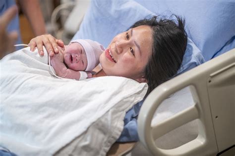 babyporn|Woman giving birth: Live birth video .
